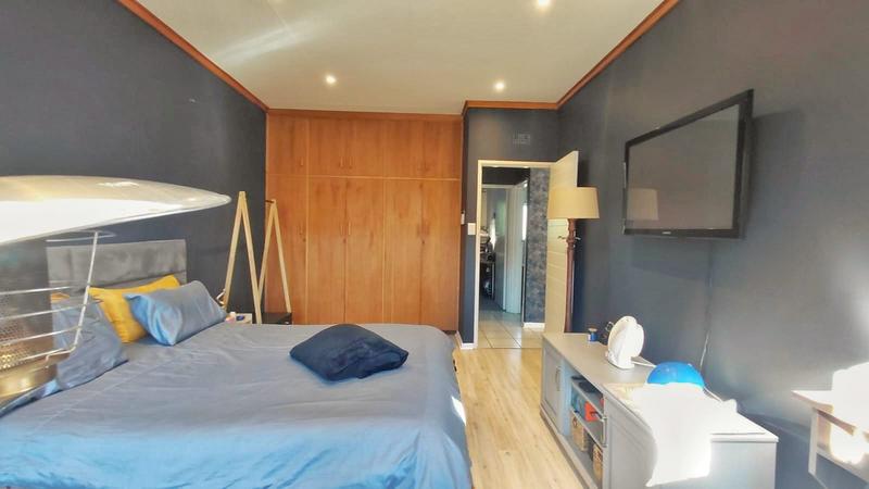 2 Bedroom Property for Sale in Langenhovenpark Free State